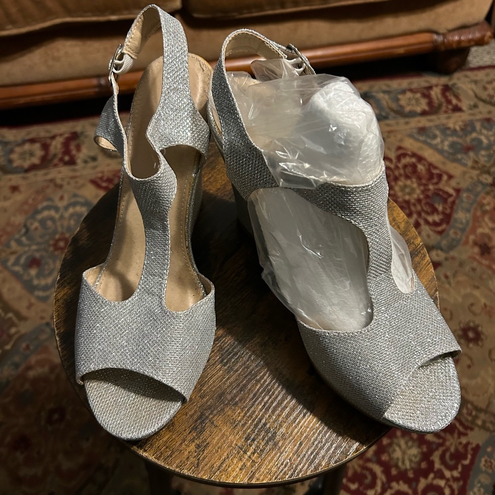 Rampage Silver Glitter Wedge Sandals